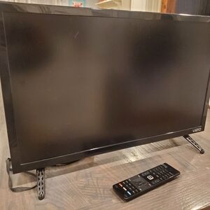 VIZIO D24-D1 D-Series 24" Class LED Smart TV (Black)